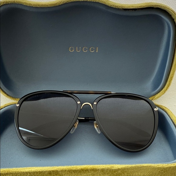 Gucci Black and Gold Aviator Sunglasses - Picture 1 of 9